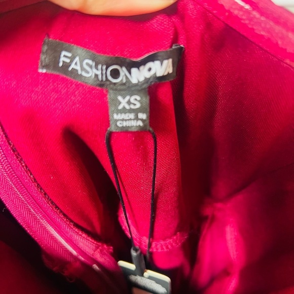 Fashion Nova xs Elegant Burgundy Strapless Evening Gown - Picture 4 of 4